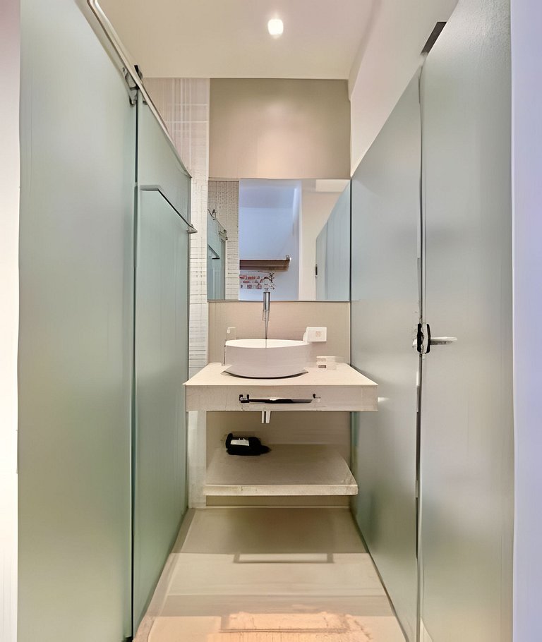 Design and Location up t0 3 in th Heart of Ipanema