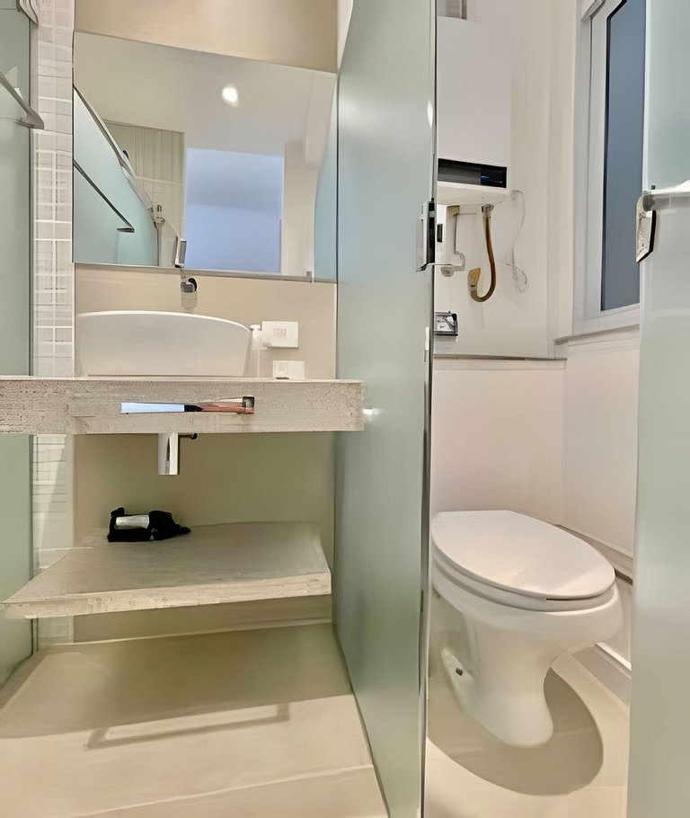 Design and Location up t0 3 in th Heart of Ipanema