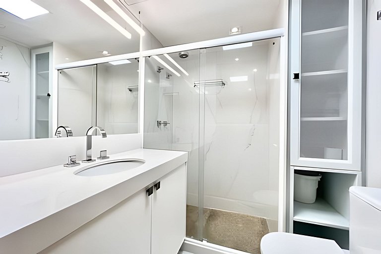 Frontbeach Upscale in the Heart of Ipanema up/to 4
