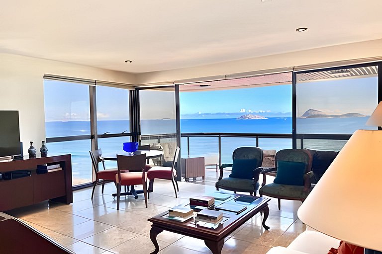 Frontbeach Upscale in the Heart of Ipanema up/to 4