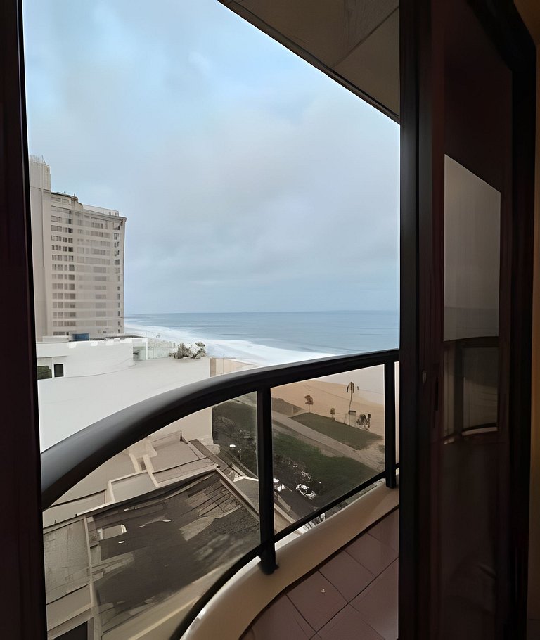 Frontbeach Upscale in the Heart of Ipanema up/to 4