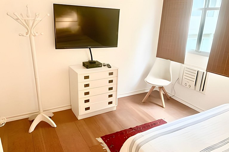 Confortável p/até 4 WI-FI 240M a 1 minuto Praia