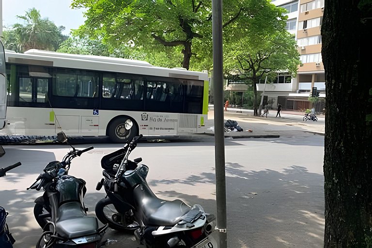 Confortável p/até 4 WI-FI 240M a 1 minuto Praia