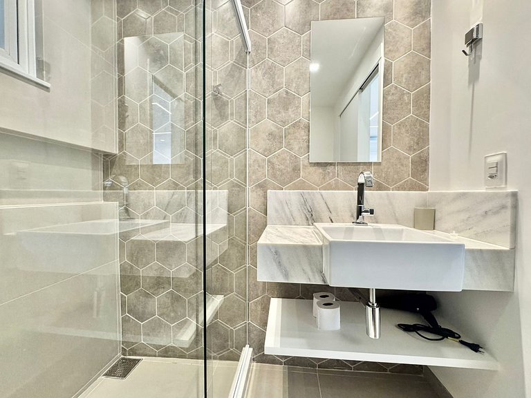 Super quarto sala com cama KING SIZE em Ipanema